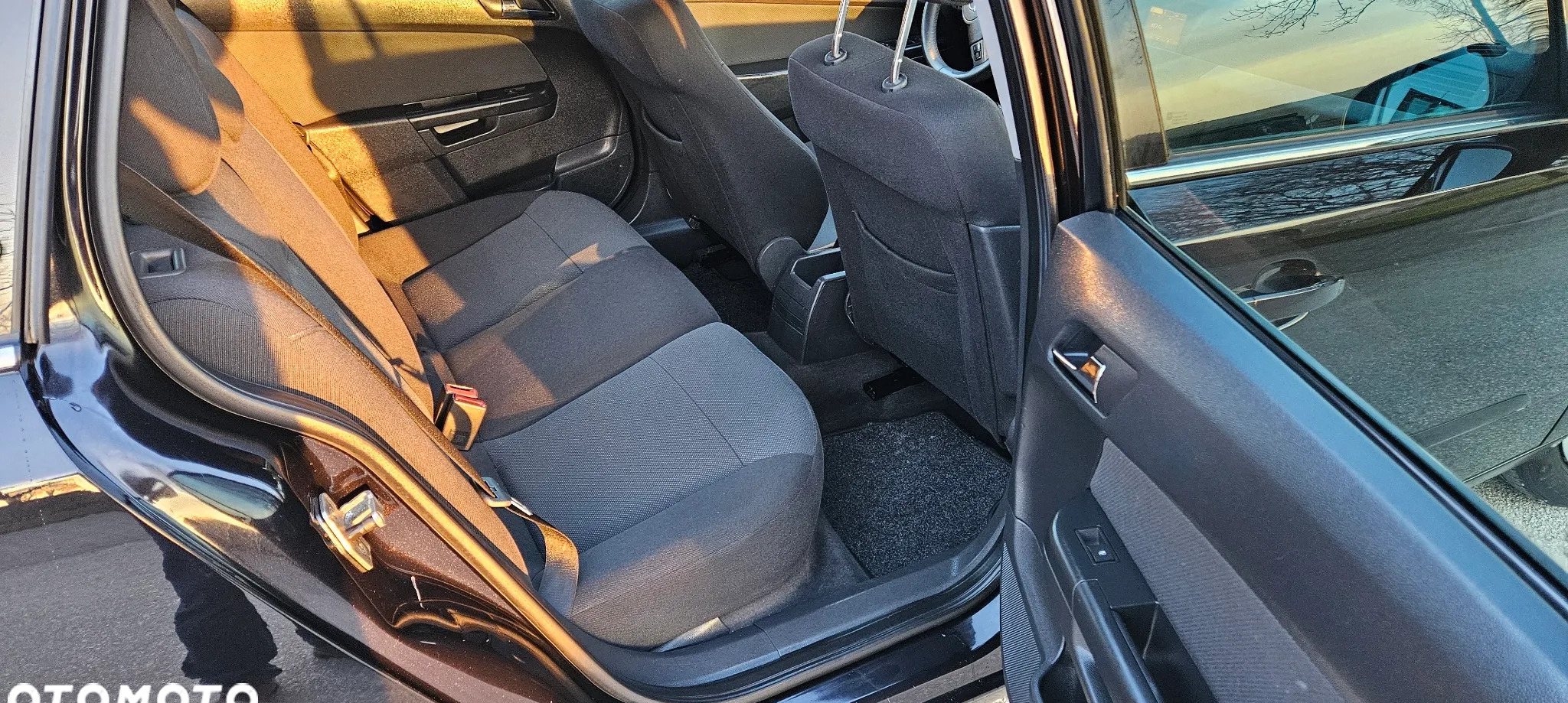 Opel Astra cena 14500 przebieg: 178960, rok produkcji 2007 z Szczebrzeszyn małe 137